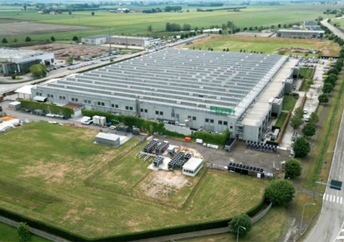 foto noticia Schneider Electric y STACK EMEA colaboran para impulsar el camino hacia un futuro sostenible y digital.